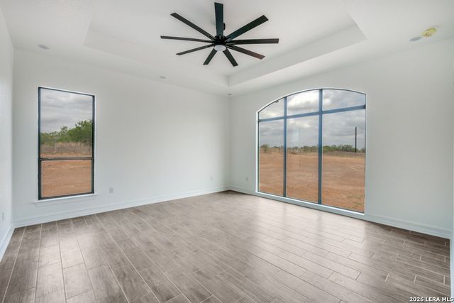 125 Hidden Hills, Floresville, TX 78114