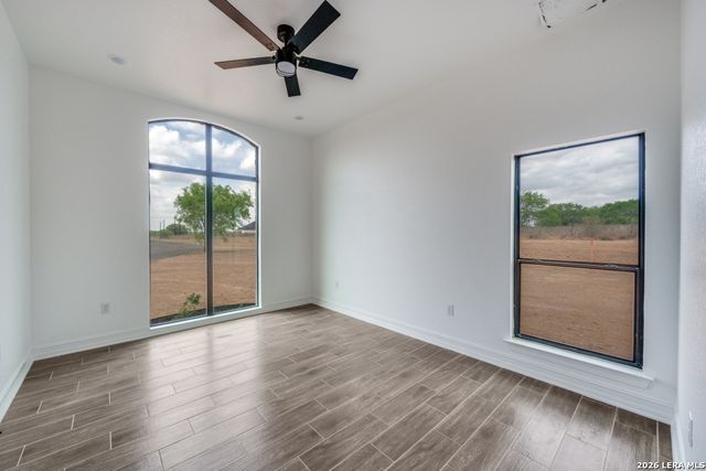 125 Hidden Hills, Floresville, TX 78114