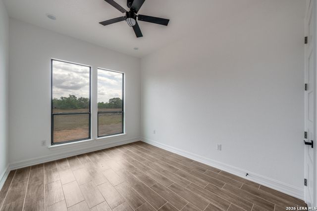 125 Hidden Hills, Floresville, TX 78114