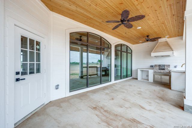 125 Hidden Hills, Floresville, TX 78114