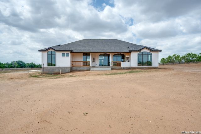125 Hidden Hills, Floresville, TX 78114