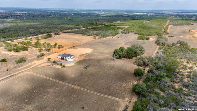 125 Hidden Hills, Floresville, TX 78114
