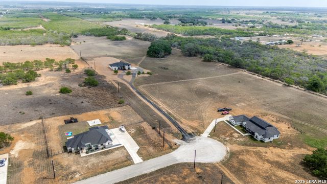 125 Hidden Hills, Floresville, TX 78114