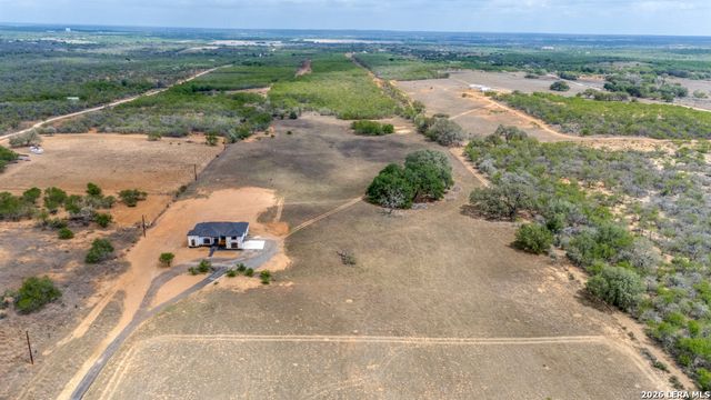 125 Hidden Hills, Floresville, TX 78114