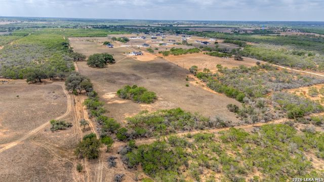 125 Hidden Hills, Floresville, TX 78114
