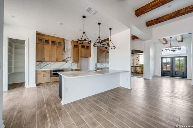 125 Hidden Hills, Floresville, TX 78114