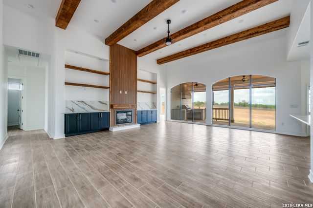 125 Hidden Hills, Floresville, TX 78114