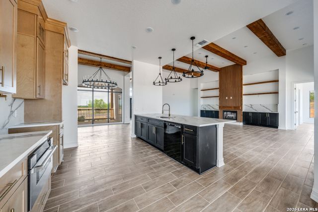 125 Hidden Hills, Floresville, TX 78114