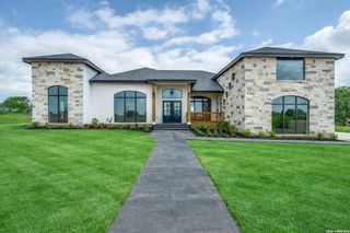 125 Hidden Hills, Floresville, TX 78114