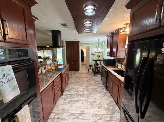 7109 Beechwood Drive, Angleton, TX 77515