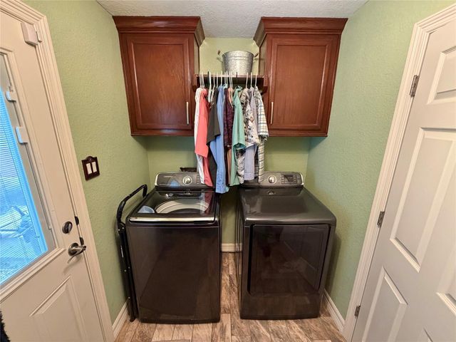 7109 Beechwood Drive, Angleton, TX 77515