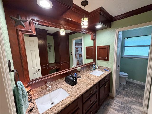 7109 Beechwood Drive, Angleton, TX 77515