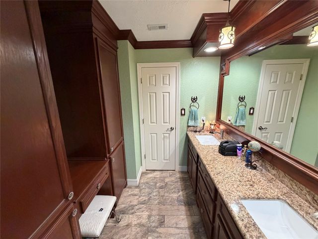 7109 Beechwood Drive, Angleton, TX 77515