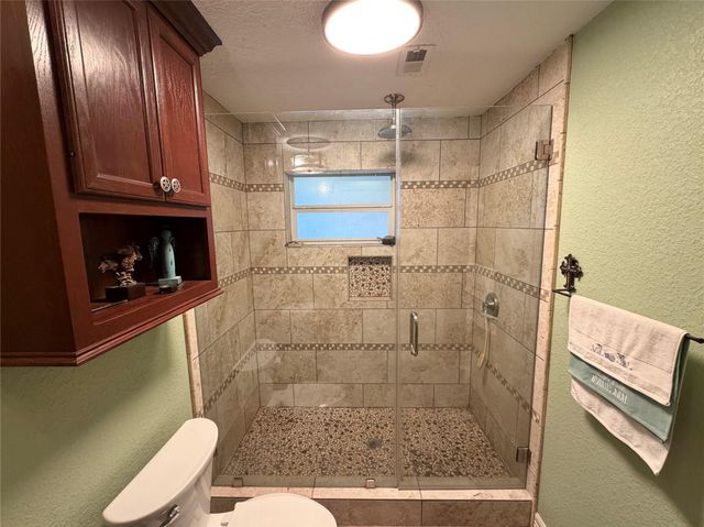 7109 Beechwood Drive, Angleton, TX 77515