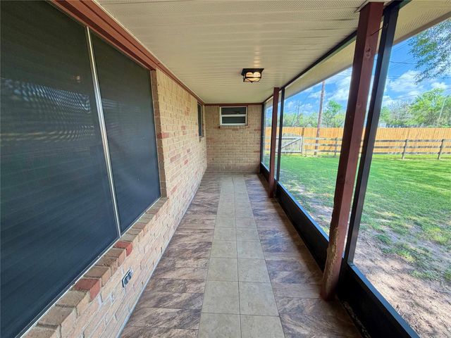 7109 Beechwood Drive, Angleton, TX 77515