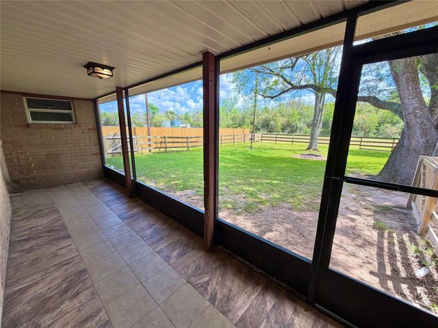 7109 Beechwood Drive, Angleton, TX 77515