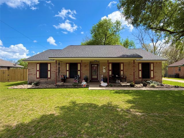 7109 Beechwood Drive, Angleton, TX 77515