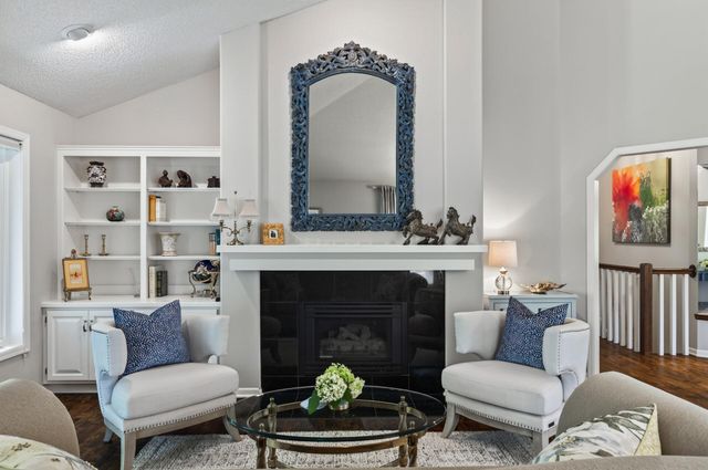 10421 Shelter Grove, Eden Prairie, MN 55347