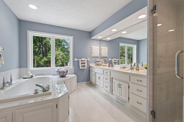 10421 Shelter Grove, Eden Prairie, MN 55347