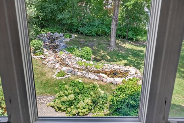 10421 Shelter Grove, Eden Prairie, MN 55347