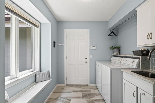 10421 Shelter Grove, Eden Prairie, MN 55347