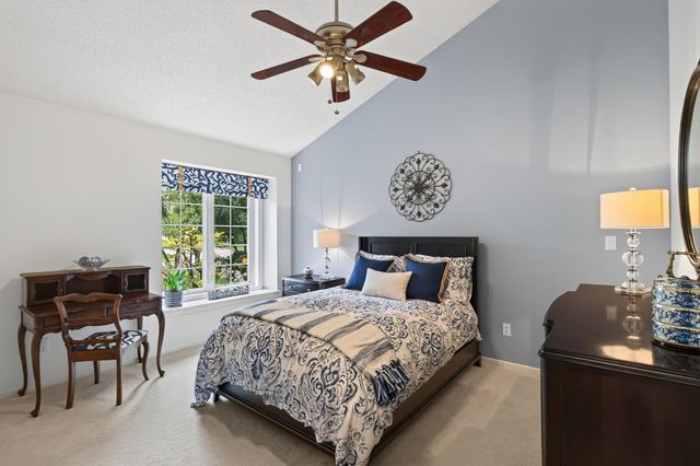 10421 Shelter Grove, Eden Prairie, MN 55347