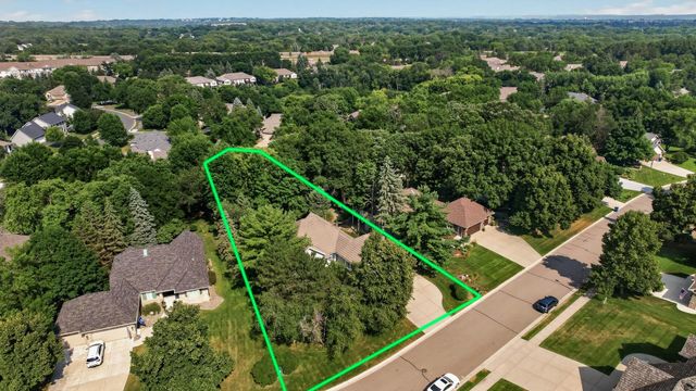 10421 Shelter Grove, Eden Prairie, MN 55347