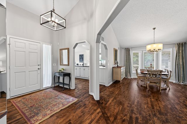 10421 Shelter Grove, Eden Prairie, MN 55347