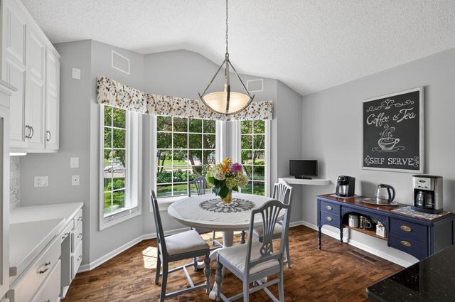 10421 Shelter Grove, Eden Prairie, MN 55347