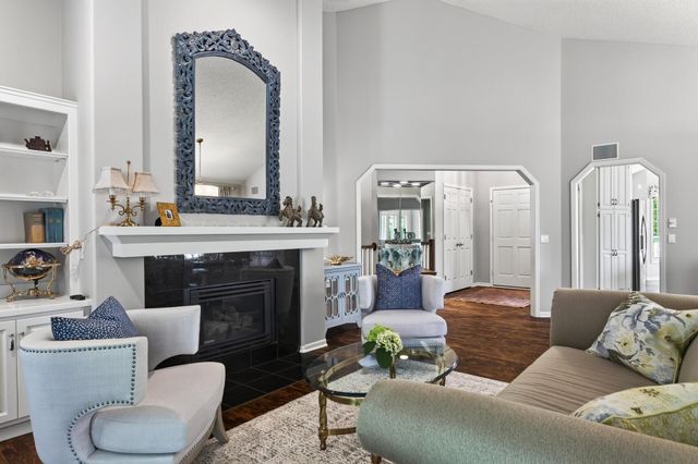 10421 Shelter Grove, Eden Prairie, MN 55347