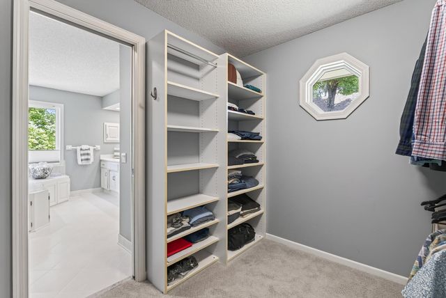 10421 Shelter Grove, Eden Prairie, MN 55347