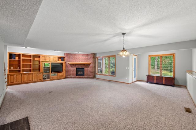 10421 Shelter Grove, Eden Prairie, MN 55347