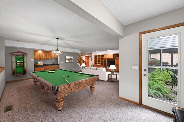 10421 Shelter Grove, Eden Prairie, MN 55347