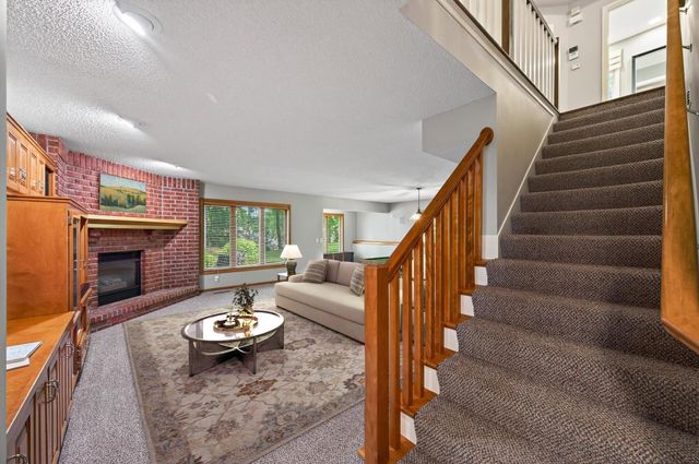 10421 Shelter Grove, Eden Prairie, MN 55347