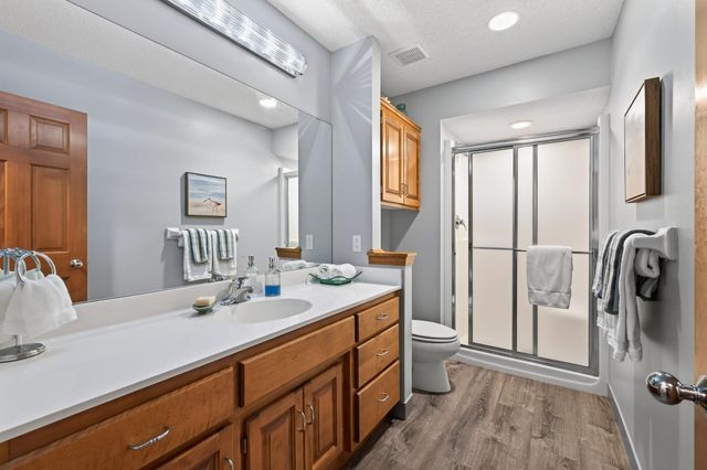 10421 Shelter Grove, Eden Prairie, MN 55347