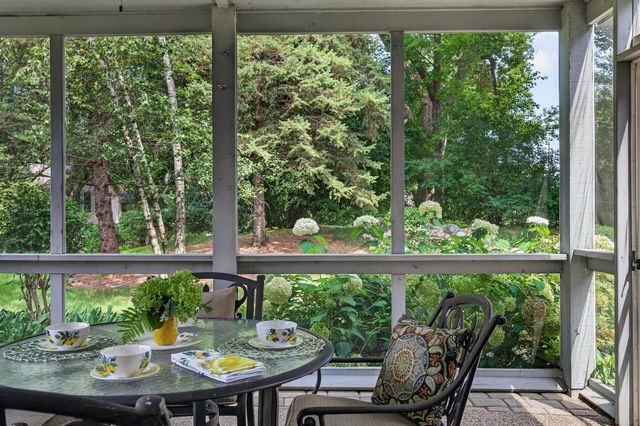 10421 Shelter Grove, Eden Prairie, MN 55347