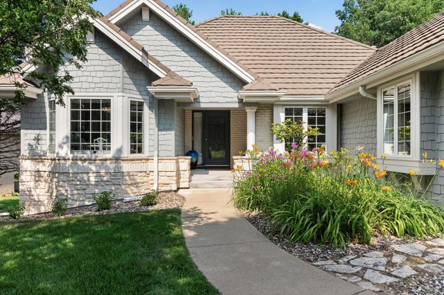10421 Shelter Grove, Eden Prairie, MN 55347
