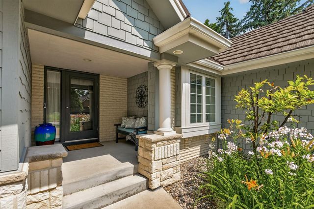 10421 Shelter Grove, Eden Prairie, MN 55347