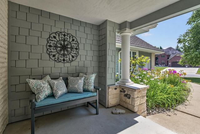 10421 Shelter Grove, Eden Prairie, MN 55347