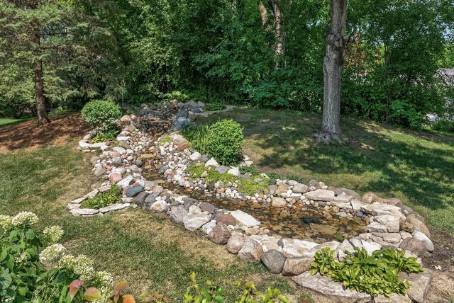 10421 Shelter Grove, Eden Prairie, MN 55347