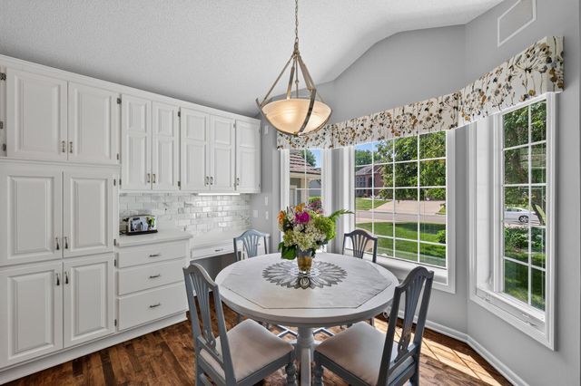 10421 Shelter Grove, Eden Prairie, MN 55347
