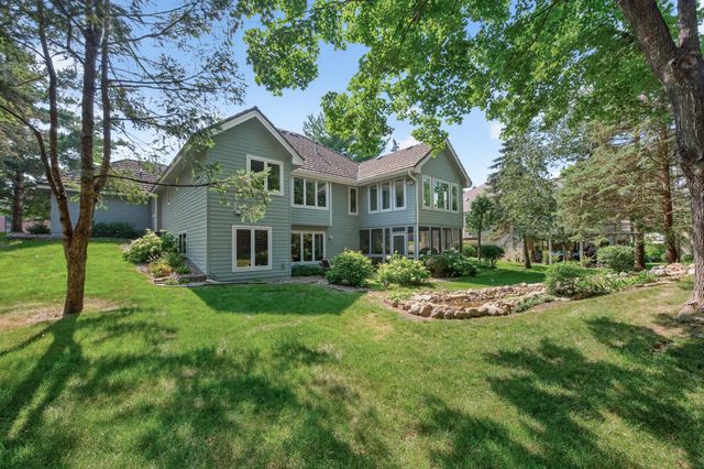 10421 Shelter Grove, Eden Prairie, MN 55347