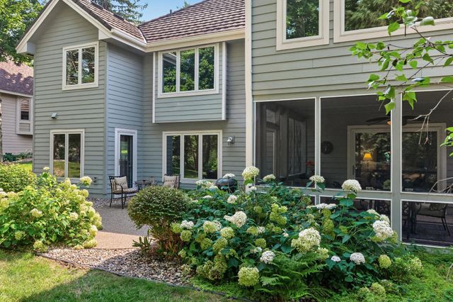 10421 Shelter Grove, Eden Prairie, MN 55347