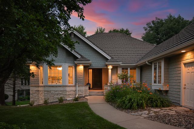 10421 Shelter Grove, Eden Prairie, MN 55347