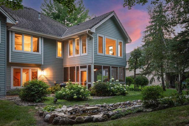 10421 Shelter Grove, Eden Prairie, MN 55347