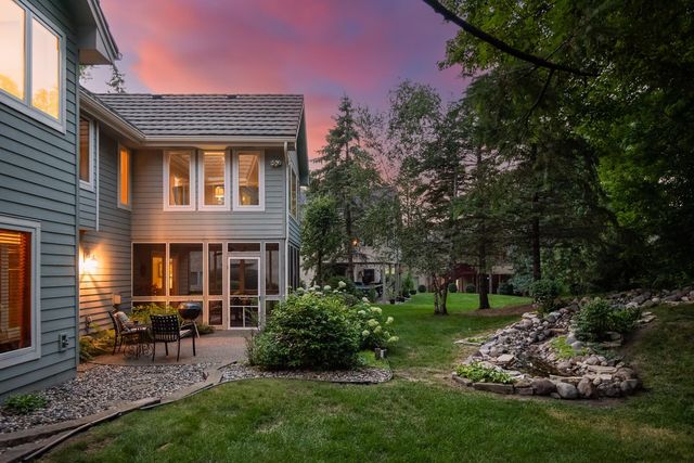 10421 Shelter Grove, Eden Prairie, MN 55347