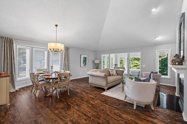 10421 Shelter Grove, Eden Prairie, MN 55347