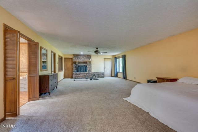 1656 Fall Creek Road, Kingsport, TN 37664