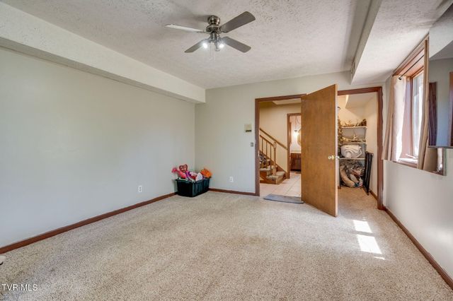 1656 Fall Creek Road, Kingsport, TN 37664