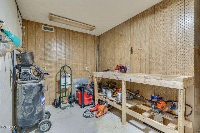 1656 Fall Creek Road, Kingsport, TN 37664
